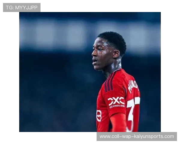 曼联梅努展示惊人灵活性